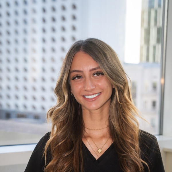 Nicole Paiz — Co-founder · Dental insider, Smile Marketing